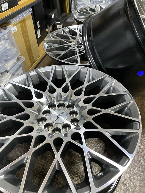 картинка Новые диски Rotiform BLQ Style R18 J8.5 ET35 5x100/5x114.3 магазин  StreetTuning 