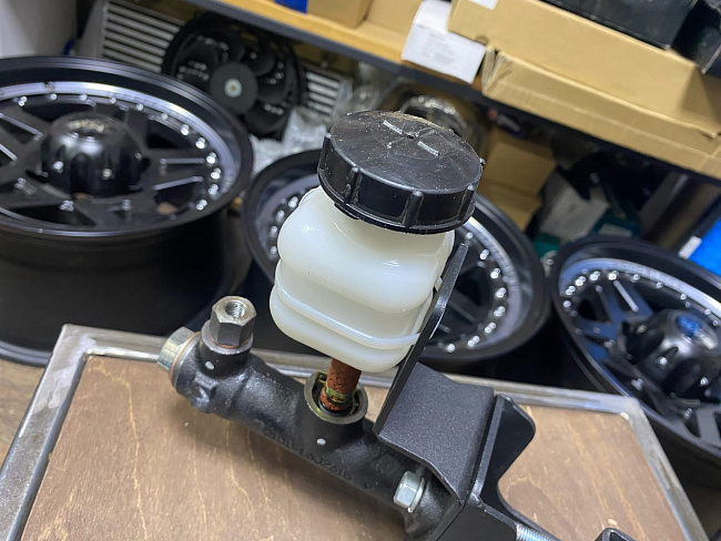 картинка Ручник гидравлический вертикальный Lider с дополнительным бачком магазин  StreetTuning 