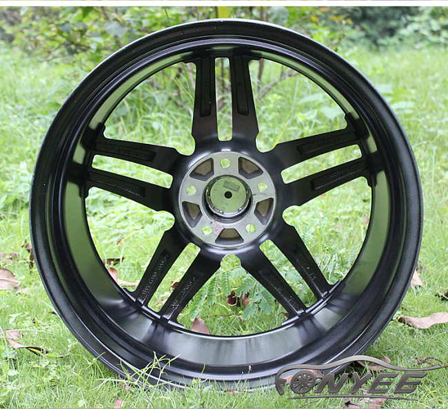 картинка Новые диски Sovrano S13 R20 5X114,3 ET40 J8,5 черный + серебро магазин  StreetTuning 