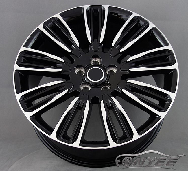 картинка Новые диски RANGE ROVER VELAR R22 5x120 ET45 J10 серебро + черный глянец магазин  StreetTuning 