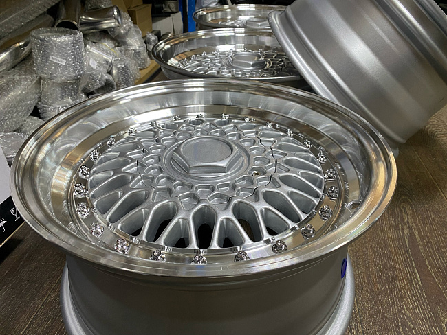 картинка Новые диски BBS RS R15 J7 ET25 4x100/114.3 серебро магазин  StreetTuning 