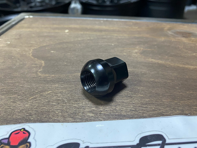 картинка Гайка Starleks M14x1.5, сфера, высота 32 мм, ключ 19 мм, черная магазин  StreetTuning 