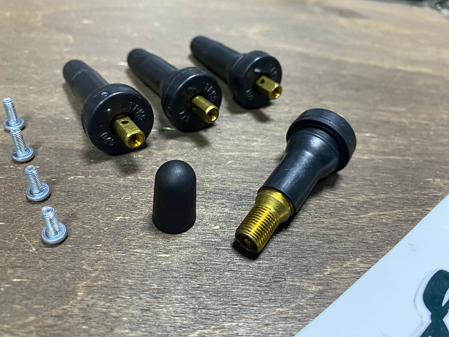 картинка Ниппели (вентили) под датчик, разборные TR420, черные, 4 шт магазин  StreetTuning 