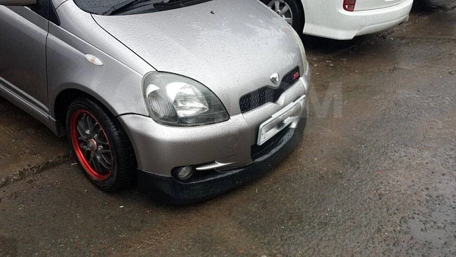 картинка Накладка на передний бампер Trust для Toyota Vitz RS магазин  StreetTuning 