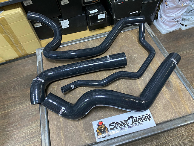 картинка Патрубки системы охлаждения STREETTUNING для Audi A4/VW Passat B6 2001 магазин  StreetTuning 