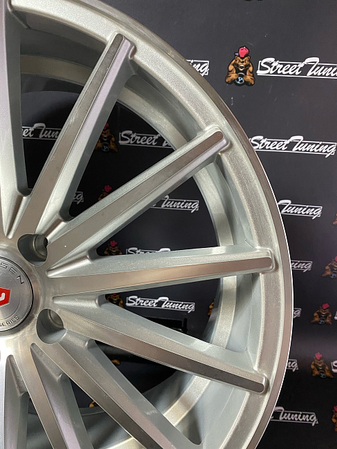картинка Новые диски Vossen VFS-2 R18 J8 ET35 5x114.3 Silver магазин  StreetTuning 