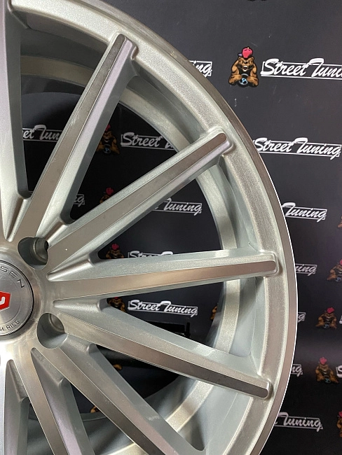 картинка Новые диски Vossen VFS-2 R18 J8 ET35 5x114.3 Silver магазин  StreetTuning 