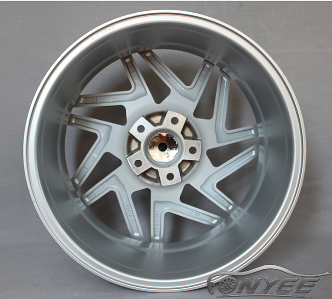 картинка Новые диски Forgiato Monoleggera FINESTRO-M R17 J8 ET+35 5x112 серебро магазин  StreetTuning 