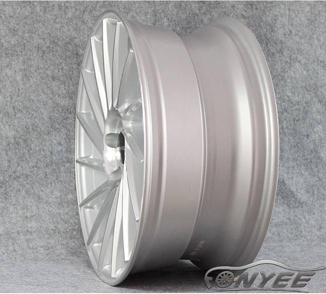 картинка Новые диски Vossen VPS304 Replica R18 5X114,3 ET35 J8 серебро магазин  StreetTuning 