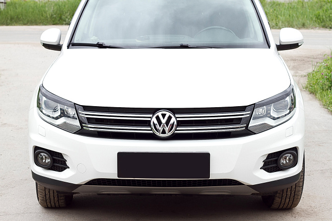 картинка Volkswagen  Tiguan 2011-2015 Накладки на передние фары (реснички) компл.-2 шт. магазин  StreetTuning 