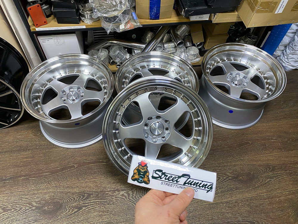 картинка Новые диски Rotifrom R17 J9 ET15 5X100/5х114.3 серебро от магазина  StreetTuning