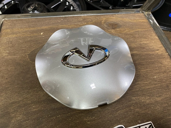 картинка Колпачок на литье Infiniti FX35, FX45 для R18 Диска 40315CG010 магазин  StreetTuning 