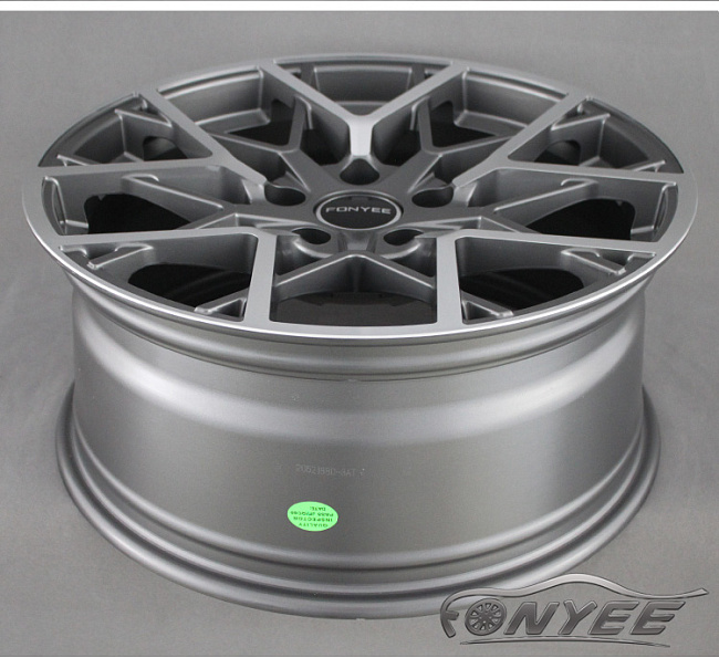 картинка Новые диски BMW модель 2 R18 5X120 ET33 J8 серебро магазин  StreetTuning 