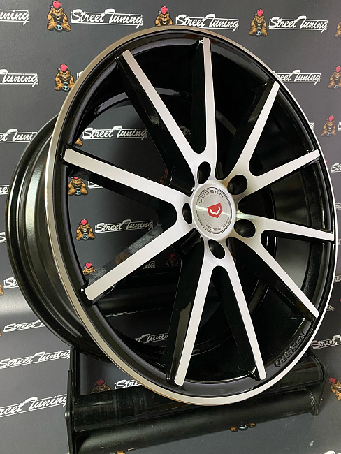 картинка Новые диски Vossen VFS-1 R18 J8 ET35 5x114.3 Silver+Black магазин  StreetTuning 