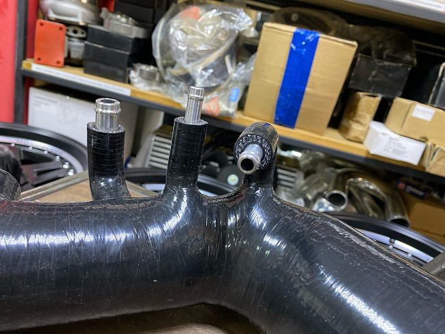 картинка Патрубок турбины Samco Sport для Subaru Impreza GD 7-8 vers черный магазин  StreetTuning 