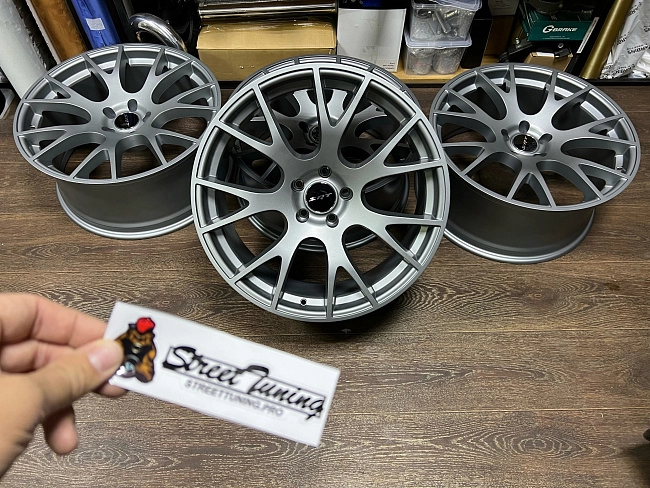 картинка Новые диски Hellcat SRT Syle R20 J9 ET18 5X114.3 серый мат магазин  StreetTuning 