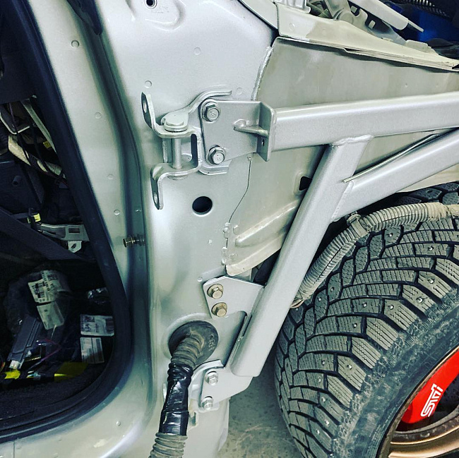 картинка Комплект усилителей (2 распорки) под передние крылья для Subaru Legacy BL,BP магазин  StreetTuning 