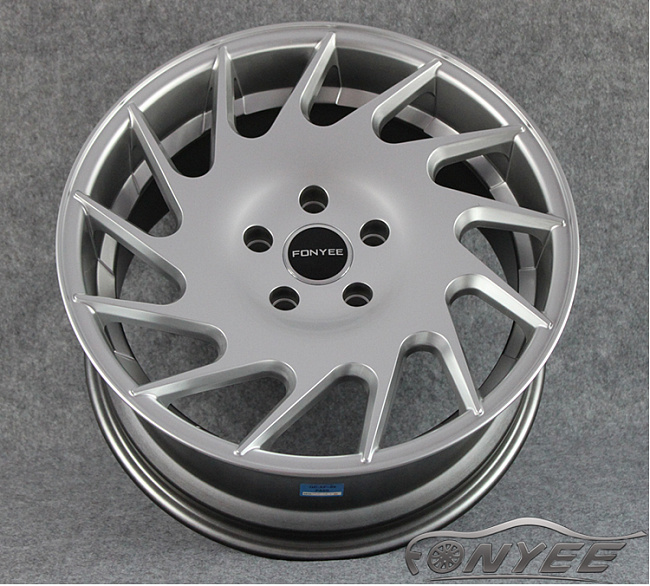 картинка Новые диски Vossen VLE1-L Replica R18 5X120 ET35 J8,5 серебро магазин  StreetTuning 