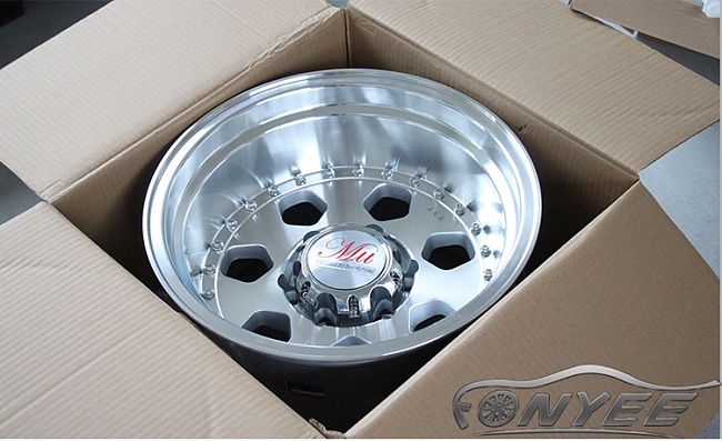 картинка Новые диски Daytona R16 6х139,7 ET-44 J10 серебристые + серебристые болтики магазин  StreetTuning 