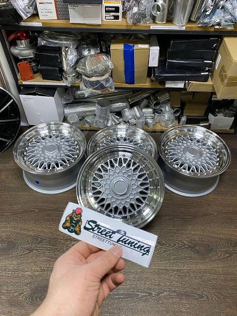 картинка Новые диски BBS RS R15 J8 ET5 4x108/100 серебро магазин  StreetTuning 