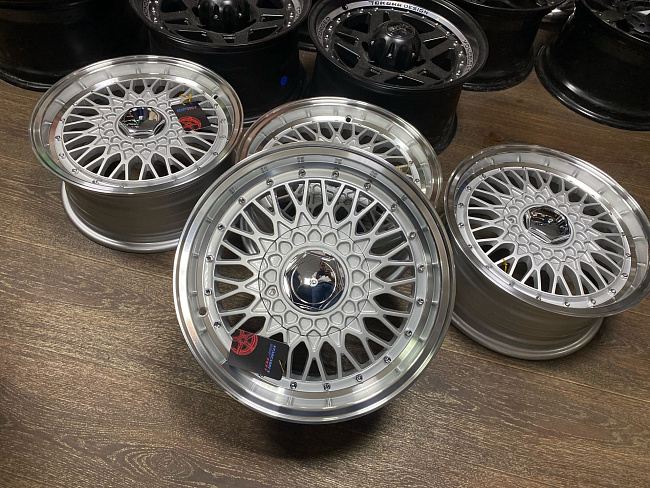 картинка Новые диски BBS RS R15 J6,5 ET35 5x100 цо 73.1 магазин  StreetTuning 