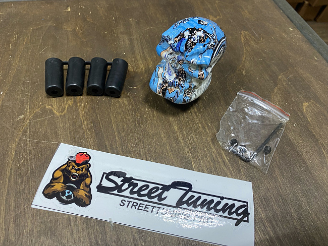 картинка Ручка КПП "Череп", цветной принт магазин  StreetTuning 