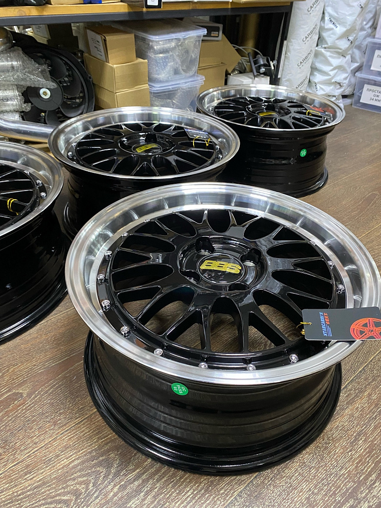 картинка Новые диски BBS LM R15 J6.5 ET38 4x100 черные с полировкой от магазина  StreetTuning