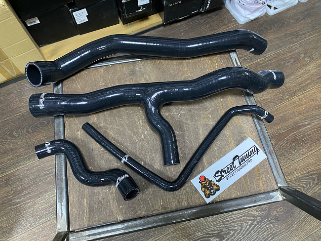 картинка Патрубки системы охлаждения STREETTUNING для VW Golf MK6 2.0T Gti Tsi магазин  StreetTuning 