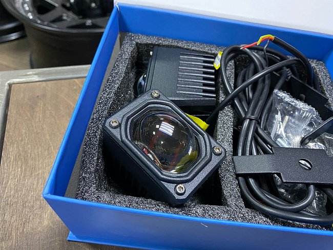 картинка Светодиодные прожекторы-линзы Sanvi U9, комплект 2 шт магазин  StreetTuning 