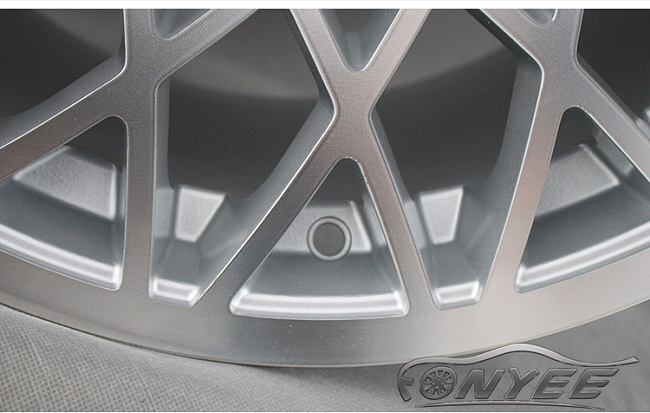 картинка Новые диски Art In Motion MA1 Cast R18 5x112 ET40 J8,5 серебристые магазин  StreetTuning 