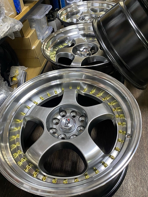 картинка Новые диски SSR SP1 R17 J9 ET20 4X100/4x114.3, Hyper Black магазин  StreetTuning 