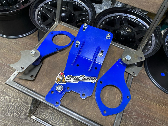 картинка Комплект GTS для независимого крепления редуктора переднего моста (отвязка) для 21213-214 Нива магазин  StreetTuning 