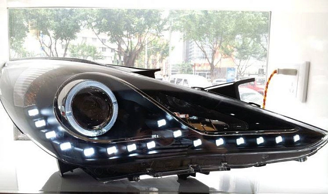 картинка Передние фары для Hyundai Sonata 2009-2014 магазин  StreetTuning 