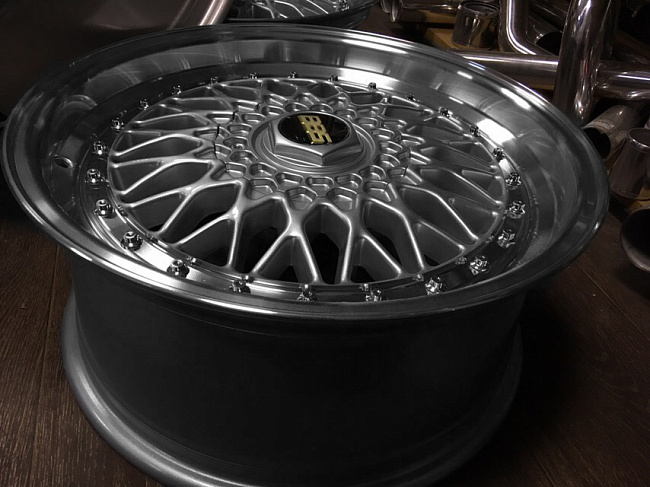 картинка Новые диски BBS RS R17 J7,5 ET30 5x120/5x114.3 серебро магазин  StreetTuning 