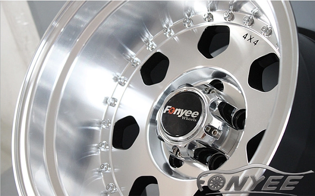 картинка Новые диски Daytona R15 6х139,7 ET-44 J10 серебристые магазин  StreetTuning 