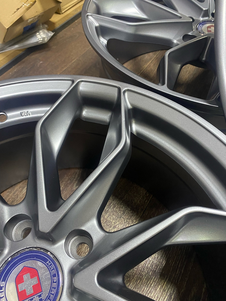 картинка Новые диски HRE S201 R18 J8 ET38 5X114,3, серый мато-серебряные от магазина  StreetTuning