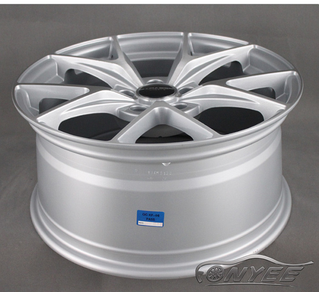 картинка Новые диски Strasse R18 5х114,3 ET40 J8,5 серебро магазин  StreetTuning 