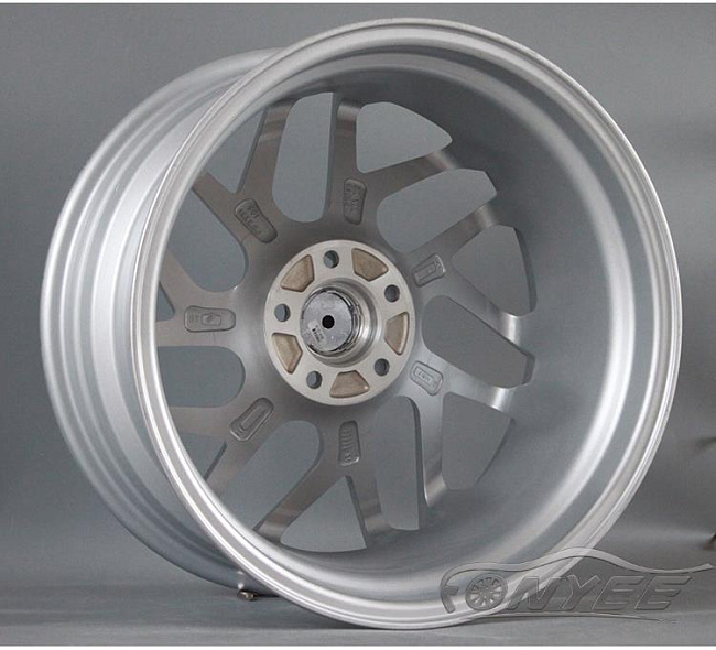 картинка Новые диски Stuttgart ST12 R18 5x112-4x108 ET40 J8,5 серебристые магазин  StreetTuning 