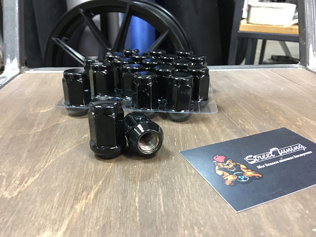 картинка Колесные гайки Starleks, М12 х 1.5, L-35 мм, черные магазин  StreetTuning 