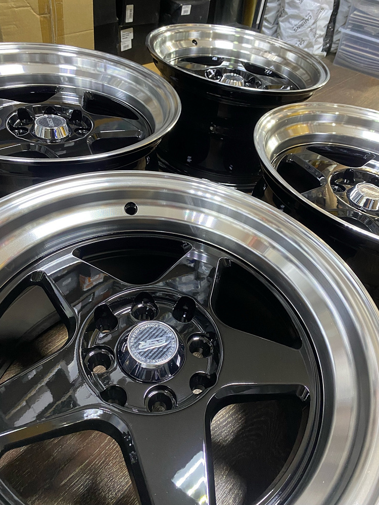 картинка Новые диски ESR R15 J8,25 ET20 4x100/4x114.3, черные от магазина  StreetTuning