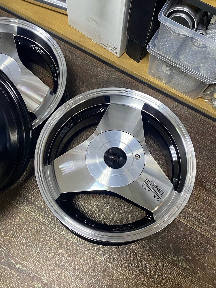 картинка Диски Borbet R14 4х100/114,3 ET25 J6 серебро + черный от магазина  StreetTuning