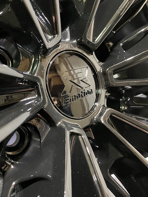 картинка Новые диски R-EMOTION R18 J9 ET25 6X139.7 Black магазин  StreetTuning 