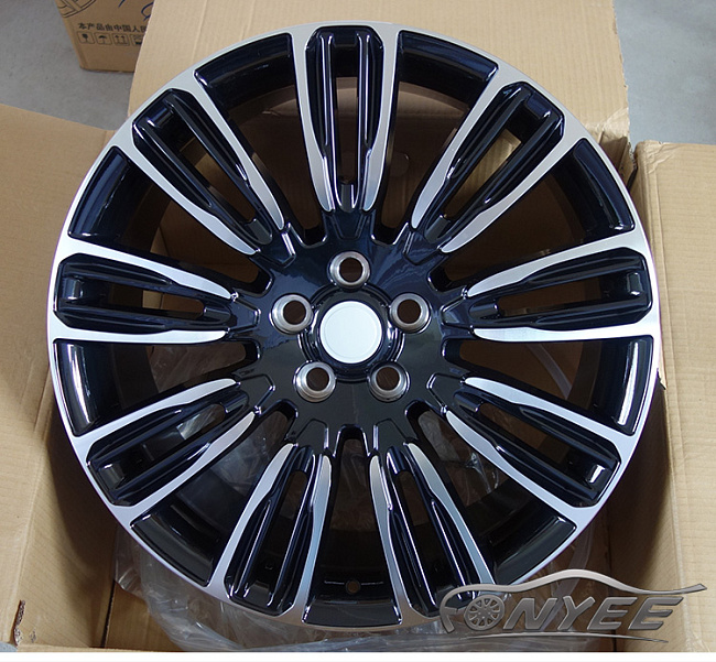 картинка Новые диски RANGE ROVER VELAR R22 5x120 ET45 J10 серебро + черный глянец магазин  StreetTuning 