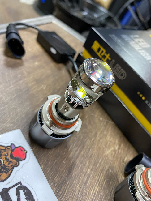 картинка Мини Bi-Led лампы Sanvi - HB4 5500к, комплект 2 шт магазин  StreetTuning 