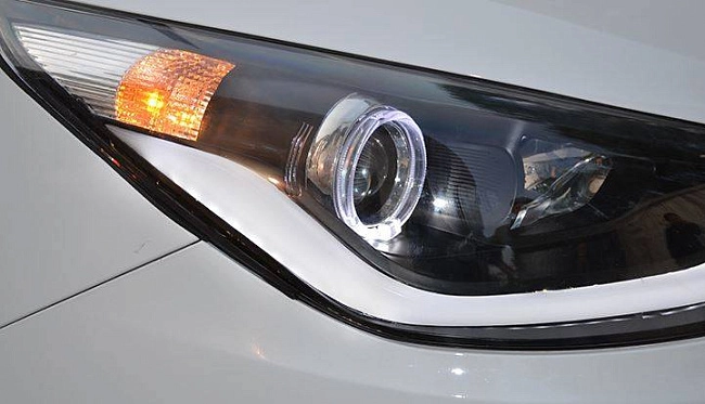 картинка Передние фары для Hyundai IX35 (Tucson) 2010-2015 магазин  StreetTuning 