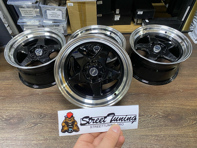 картинка Новые диски ESR R15 J8,25 ET20 4x100/4x114.3, черные магазин  StreetTuning 