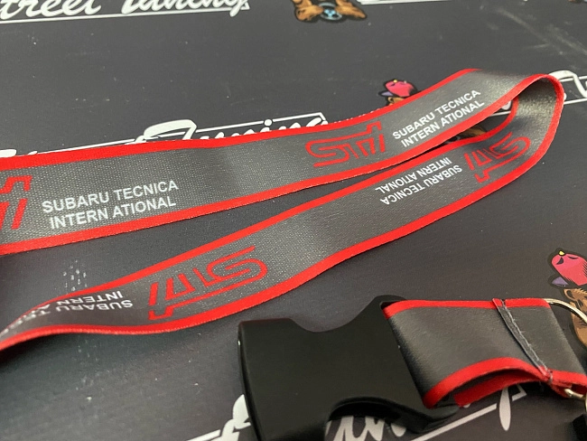 картинка Шнурок для ключей STI "тканевый", серый магазин  StreetTuning 