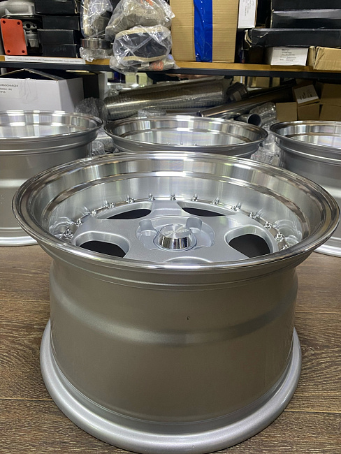 картинка Новые диски Rotiform Style R15 J8 ET20 4X100 серебро магазин  StreetTuning 