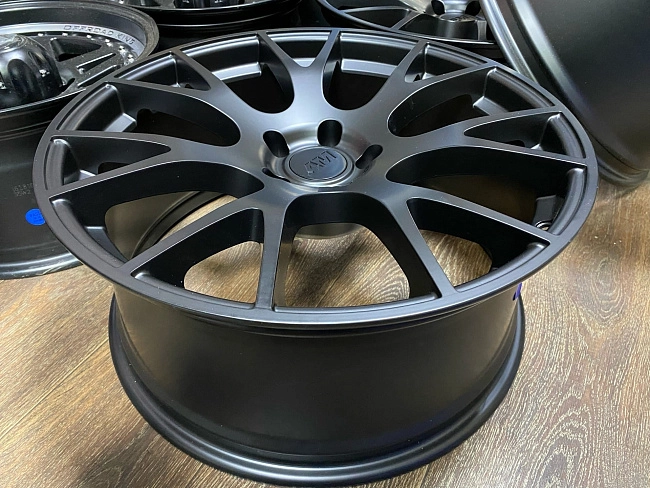 картинка Новые диски Hellcat SRT Syle R20 J9 ET18 5X115 черный мат магазин  StreetTuning 