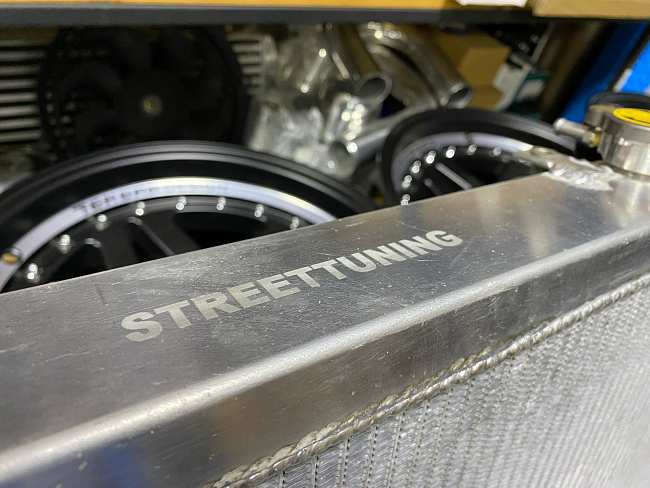 картинка Радиатор алюминиевый Toyota Mark JZX100 50мм AT магазин  StreetTuning 